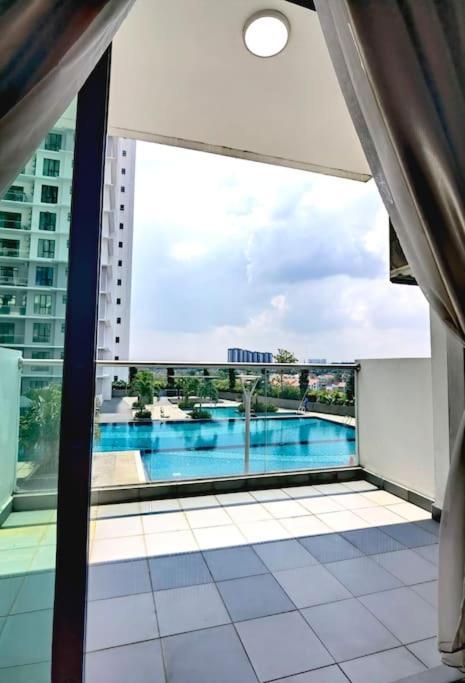 0805 The Platino Paradigm Mall Netflix Balcony By Stay Johor Bahru Exterior photo